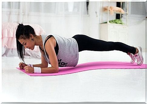 Woman making the plank