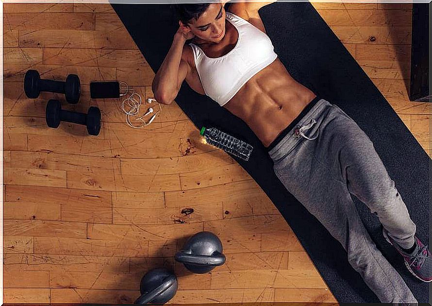 Woman doing abdominal crunches