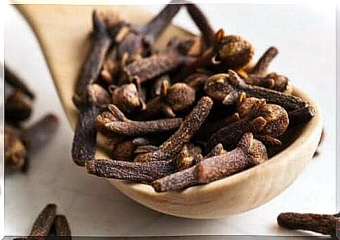 One of the many medicinal uses of cloves is as a remedy for digestive problems and to relieve intestinal gas