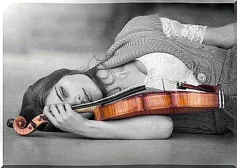 Woman lying with a violin