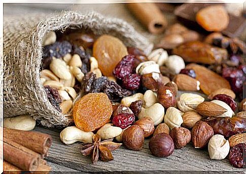 7 Reasons Why You Should Eat More Nuts