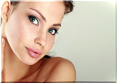 Woman with green eyes