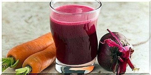 Cleansing beetroot and carrot smoothie for liver and blood