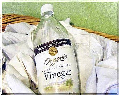 Clear vinegar can be used to disinfect kitchen fungi