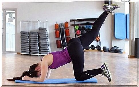 Your waistline can become much more pronounced if you do this exercise with your legs