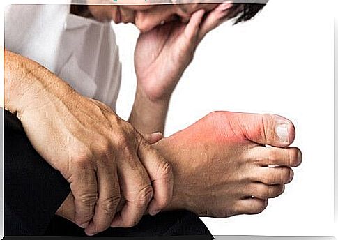 Person holds his foot