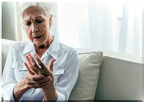 Woman with pain in hand due to numb hands