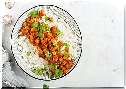 Chickpeas in curry with rice