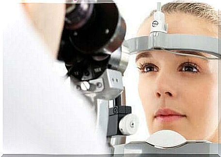 An ophthalmologist checked client