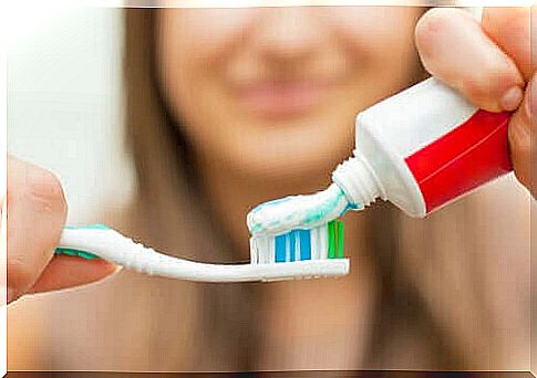 Woman brushes teeth