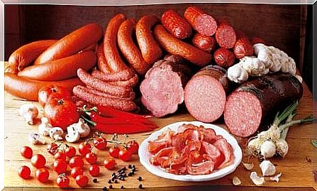 Red meat and processed meats are bad enough in themselves, but you should not eat them at all in the evening!