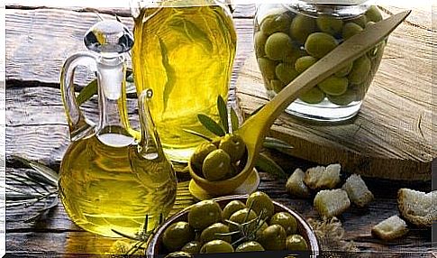 Olive oil counteracts dry skin