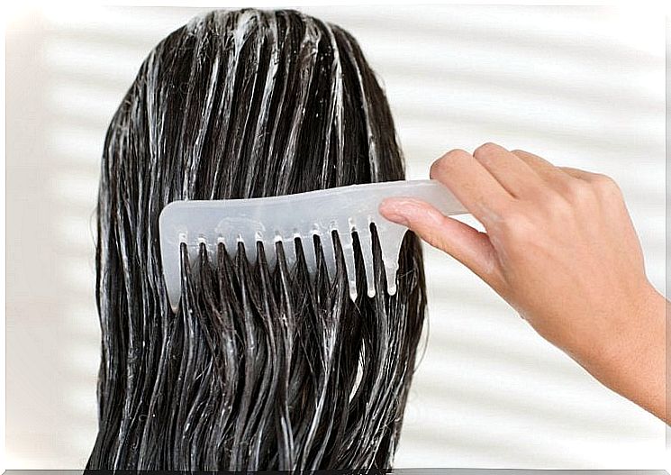 Woman saves hair with comb