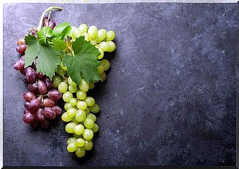 Two types of grapes