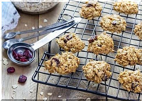 Try cookies with nuts and honey