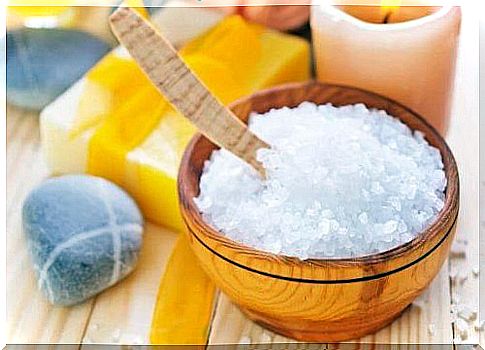 Treat oily hair with sea salt