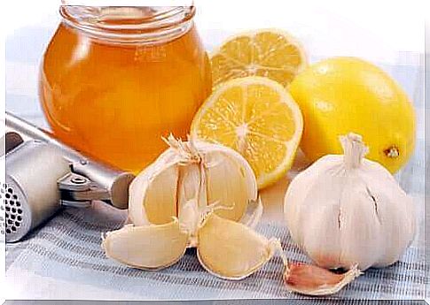 Lemon, honey and garlic to fight colds